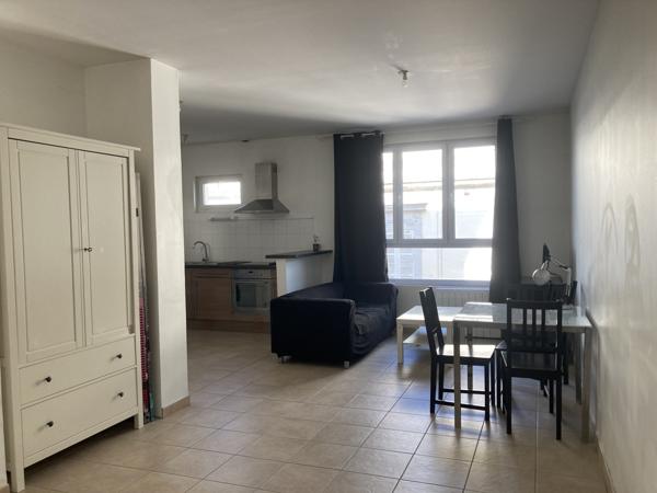 LAGNIEU - STUDIO MEUBLE de 35 m² au 1er étage Lagnieu (01150)