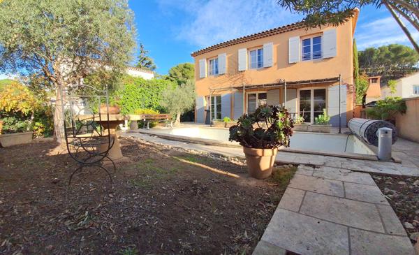 Ensuès-la-Redonne (13820) Villa Type 6 plein sud avec Piscine et Garage