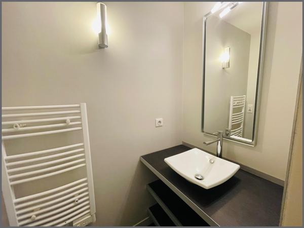 BEAU T2 VIEUX PORT AVEC PLACE DE STATIONNEMENT