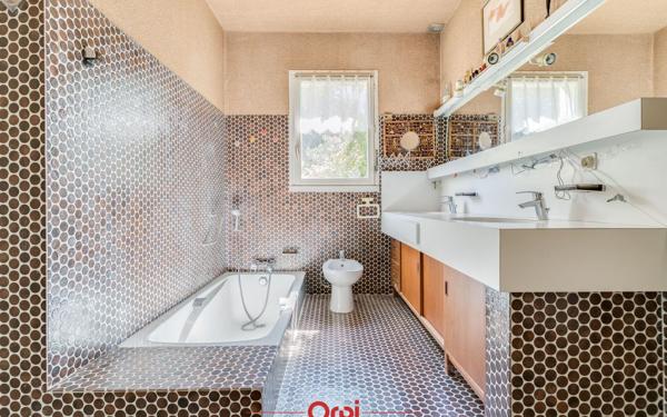 Maison à vendre    6 pièces •  Aubagne