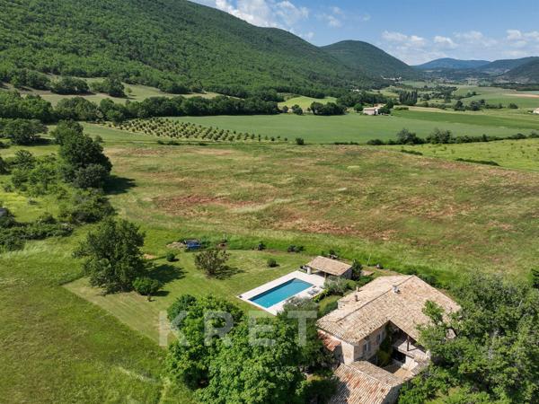 BANON- Propriété au cœur de la Provence – Vue dégagée et environnement préservé