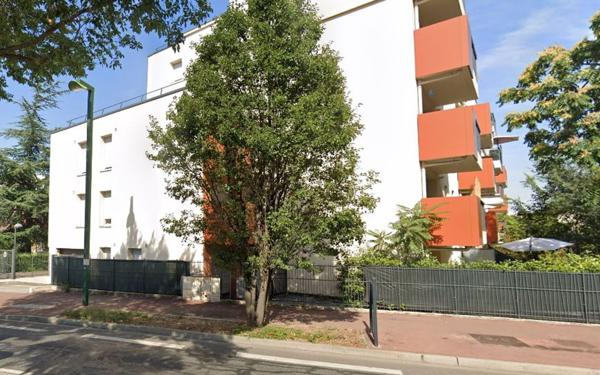 Stationnement à louer    Pierre-Bénite