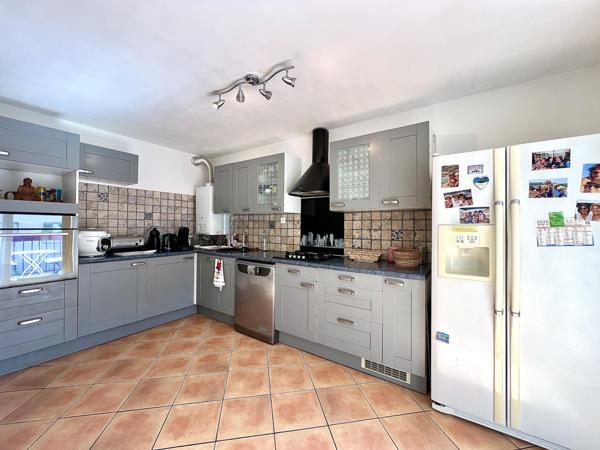 Chateau gombert (13013) 13013 MARSEILLE - Les Olives / Appartement 3 pièces 61m2, 2 balcons, cave et un parking privé.