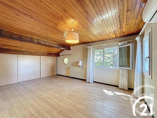 Maison à vendre  6 pièces - 222,85 m 2   ROBION  - 84