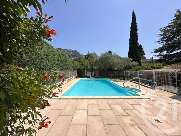 Maison à vendre  6 pièces - 222,85 m 2   ROBION  - 84