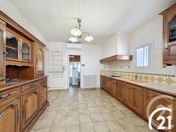 Maison à vendre  6 pièces - 222,85 m 2   ROBION  - 84