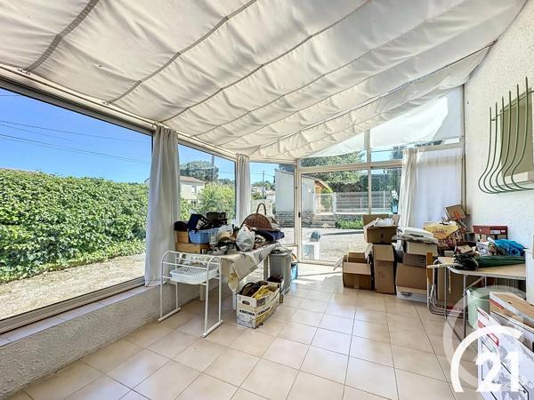 Maison à vendre  6 pièces - 222,85 m 2   ROBION  - 84