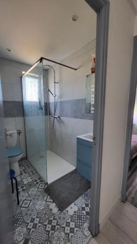 BELLE MAISON MODERNE 3 CHAMBRES, JARDIN,GARAGE