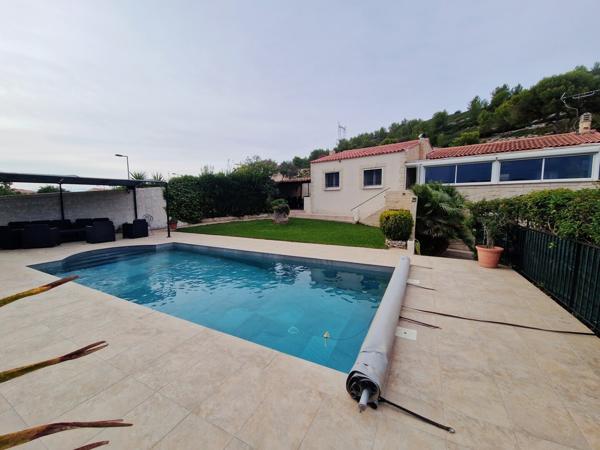 RARE A LA VENTE TRES BELLE VILLA AVEC STUDIO SUR ENSUES LA REDONNE