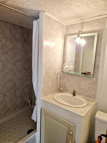 RARE A LA VENTE TRES BELLE VILLA AVEC STUDIO SUR ENSUES LA REDONNE