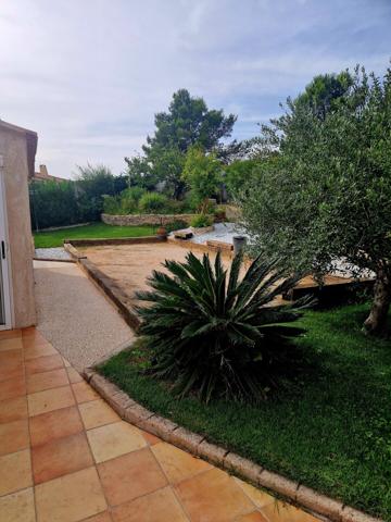 RARE A LA VENTE TRES BELLE VILLA AVEC STUDIO SUR ENSUES LA REDONNE