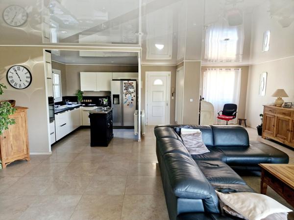 RARE A LA VENTE TRES BELLE VILLA AVEC STUDIO SUR ENSUES LA REDONNE