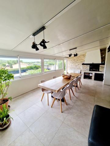 RARE A LA VENTE TRES BELLE VILLA AVEC STUDIO SUR ENSUES LA REDONNE