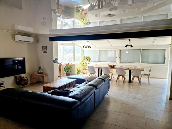 RARE A LA VENTE TRES BELLE VILLA AVEC STUDIO SUR ENSUES LA REDONNE