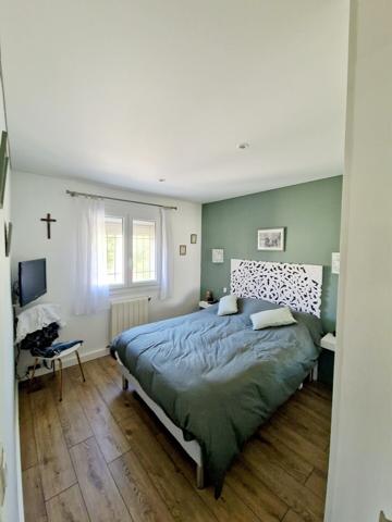 RARE A LA VENTE TRES BELLE VILLA AVEC STUDIO SUR ENSUES LA REDONNE