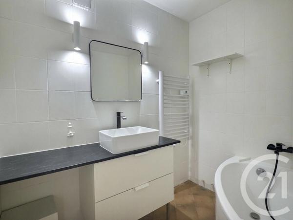 Maison à vendre  3 pièces - 58,09 m 2   LA LONDE LES MAURES  - 83