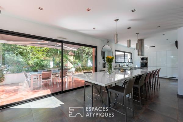 Maison d’architecte avec terrasses et jardin