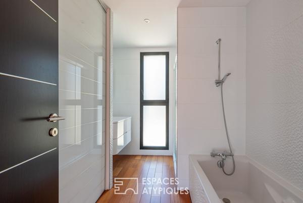 Maison d’architecte avec terrasses et jardin