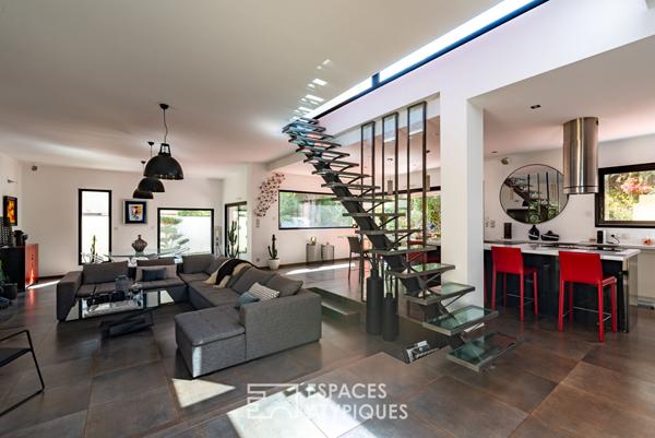 Maison d’architecte avec terrasses et jardin