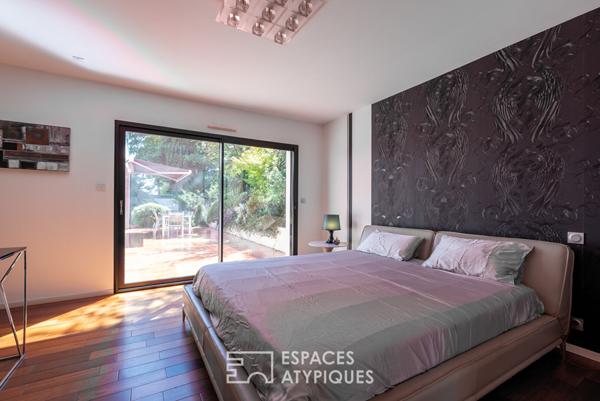 Maison d’architecte avec terrasses et jardin