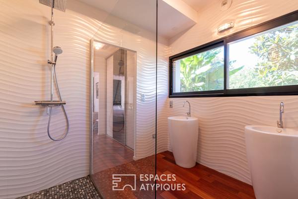 Maison d’architecte avec terrasses et jardin