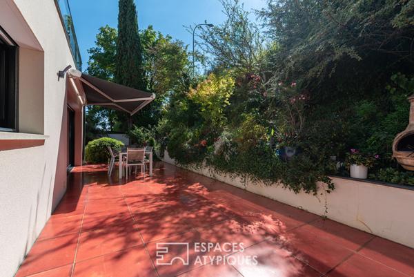 Maison d’architecte avec terrasses et jardin
