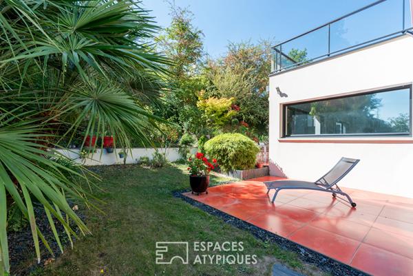 Maison d’architecte avec terrasses et jardin