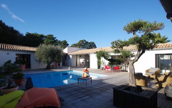 Maison à vendre    6 pièces • 218 m2 Rivedoux-Plage