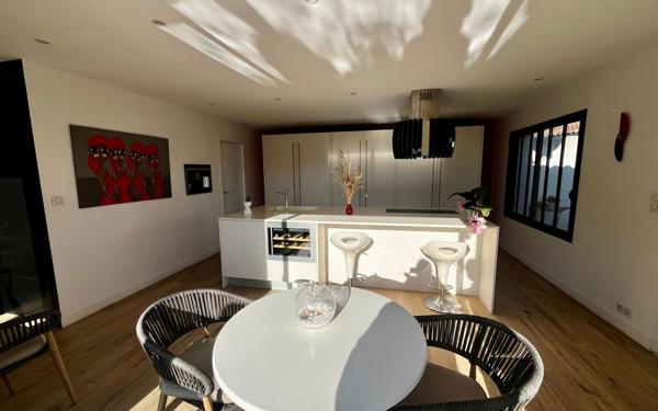 Maison à vendre    6 pièces • 218 m2 Rivedoux-Plage