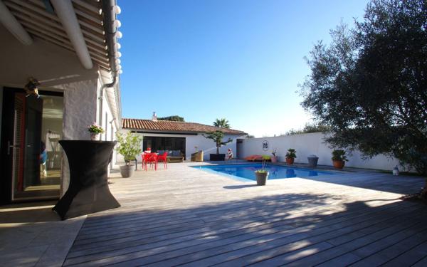 Maison à vendre    6 pièces • 218 m2 Rivedoux-Plage