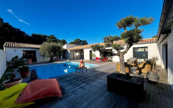 Maison à vendre    6 pièces • 218 m2 Rivedoux-Plage