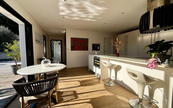 Maison à vendre    6 pièces • 218 m2 Rivedoux-Plage