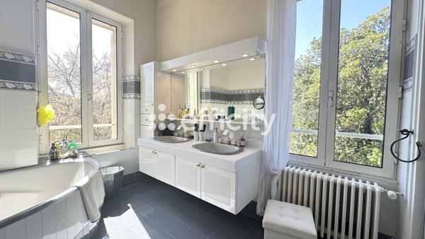 Maison 6 pièces - 236 m²