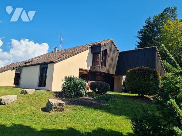 Proche centre ville et écoles : Très Belle Maison d'architecte construite en 1981, composée de ...