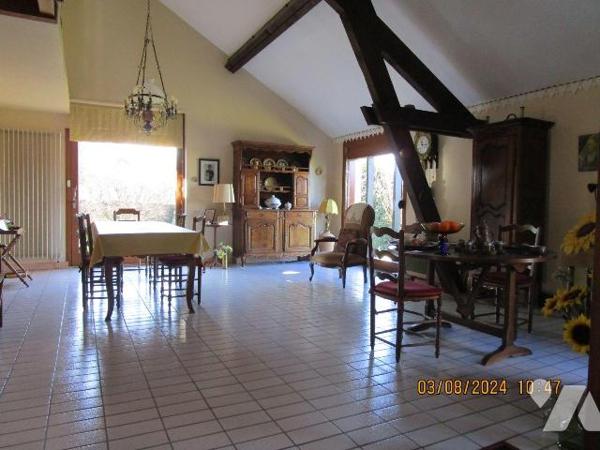 Proche centre ville et écoles : Très Belle Maison d'architecte construite en 1981, composée de ...