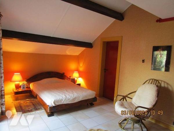 Proche centre ville et écoles : Très Belle Maison d'architecte construite en 1981, composée de ...