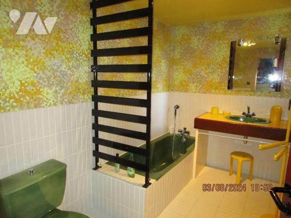 Proche centre ville et écoles : Très Belle Maison d'architecte construite en 1981, composée de ...