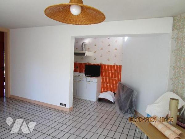 Proche centre ville et écoles : Très Belle Maison d'architecte construite en 1981, composée de ...