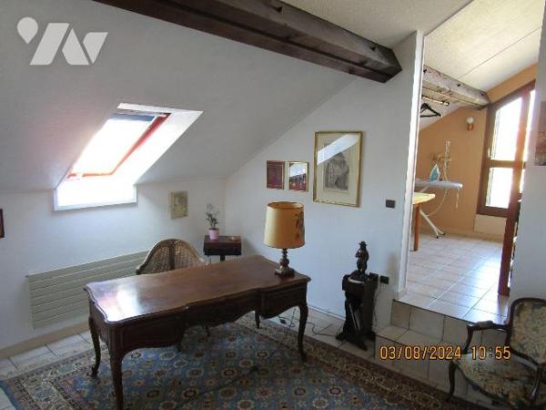 Proche centre ville et écoles : Très Belle Maison d'architecte construite en 1981, composée de ...