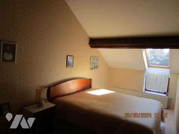 Proche centre ville et écoles : Très Belle Maison d'architecte construite en 1981, composée de ...