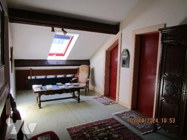 Proche centre ville et écoles : Très Belle Maison d'architecte construite en 1981, composée de ...