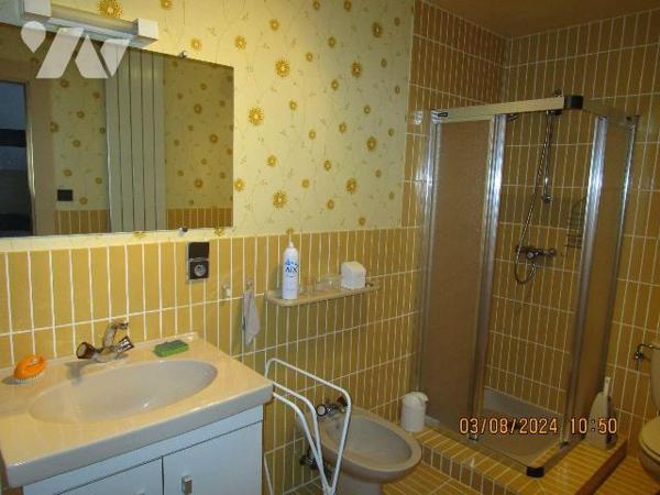 Proche centre ville et écoles : Très Belle Maison d'architecte construite en 1981, composée de ...