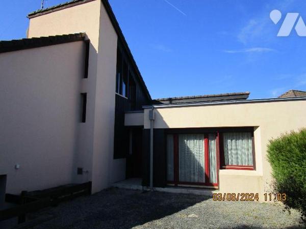 Proche centre ville et écoles : Très Belle Maison d'architecte construite en 1981, composée de ...