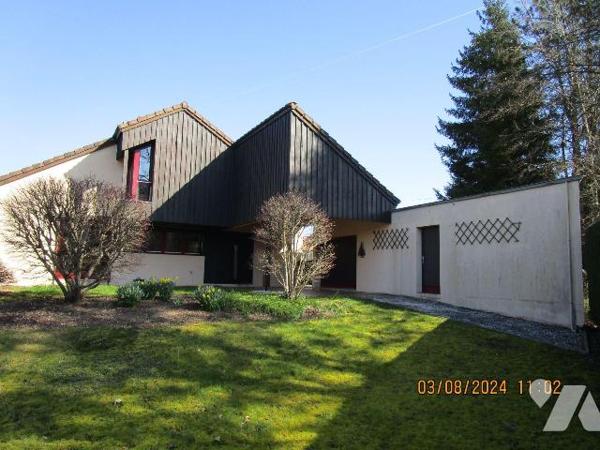 Proche centre ville et écoles : Très Belle Maison d'architecte construite en 1981, composée de ...