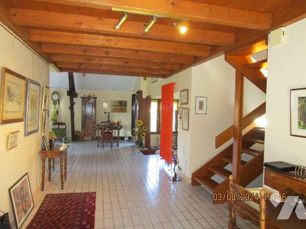 Proche centre ville et écoles : Très Belle Maison d'architecte construite en 1981, composée de ...