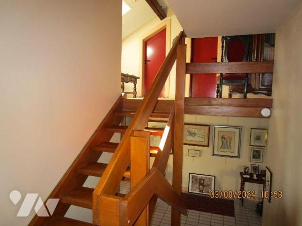 Proche centre ville et écoles : Très Belle Maison d'architecte construite en 1981, composée de ...