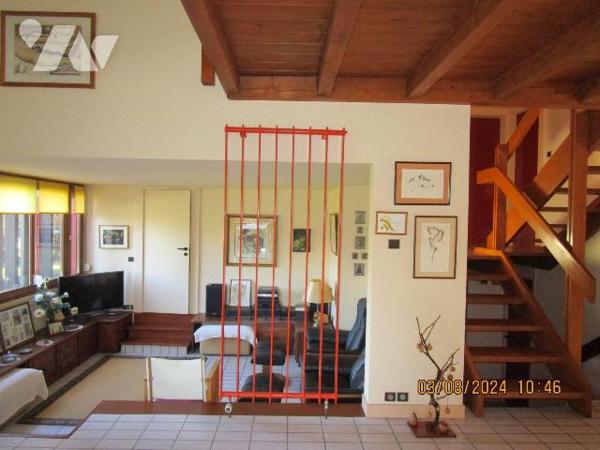 Proche centre ville et écoles : Très Belle Maison d'architecte construite en 1981, composée de ...