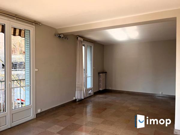 Spacieux T5 familial de 103m² avec garage, balcon et ascenseur en plein cœur de Chalon-sur-Saône