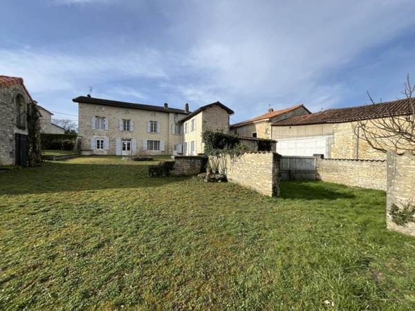 Maison à vendre |  Mansle |  13 pièces | 200 m²