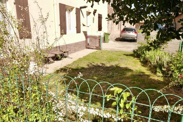 MAISON DE VILLAGE AVEC JARDIN
